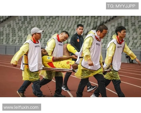 足球明星因跟腱伤病困扰重返赛场的艰辛历程与复苏之路